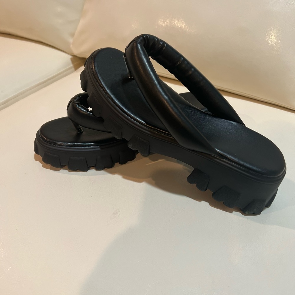 Puffer thong platform sandals